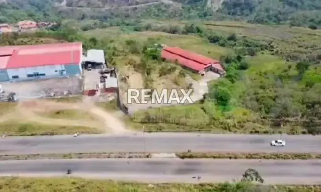 Terreno en la autopista la fría