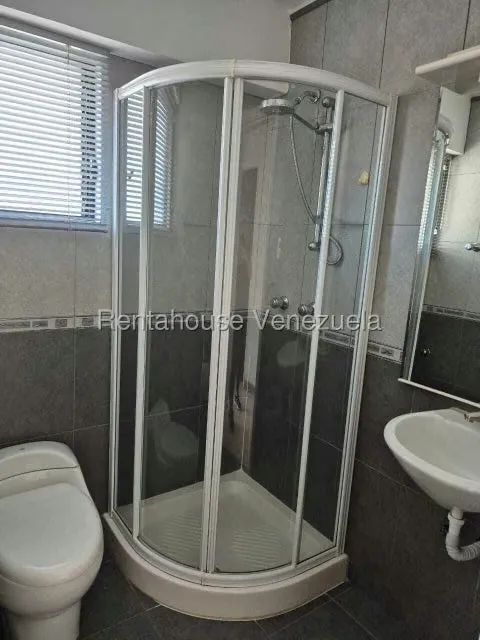 Apartamento (1 Nivel) en Alquiler en Los Mangos, Carabobo - 13