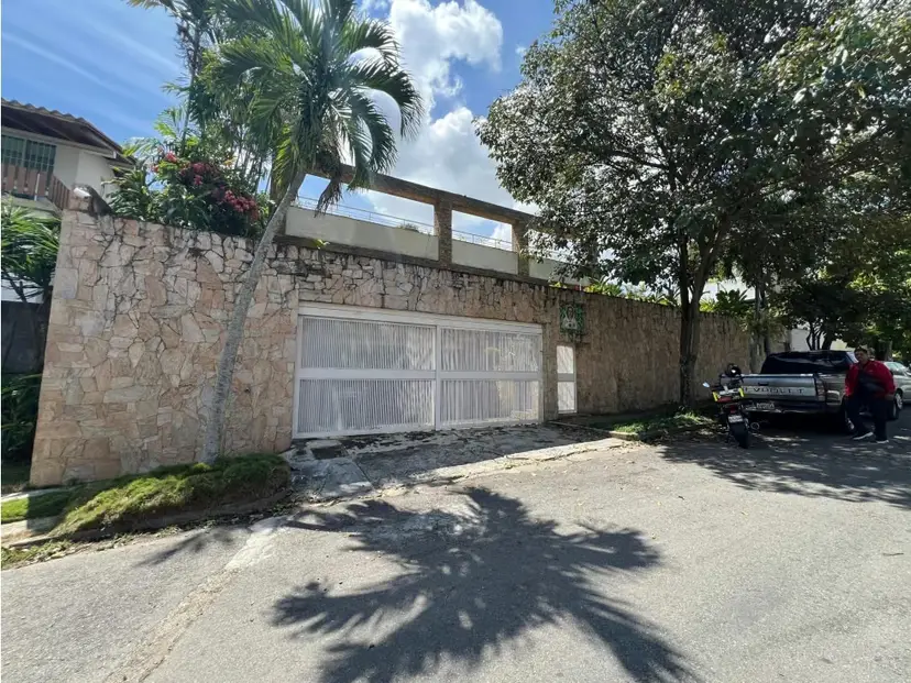 Se vende casa 980m² 6h+3s/7b+2s/4e San Roman