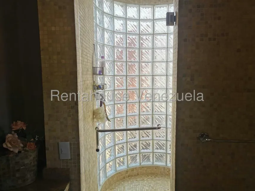 Anexo (Multiples Niveles) en Alquiler en Cumbres de Curumo, Distrito Metropolitano - 11
