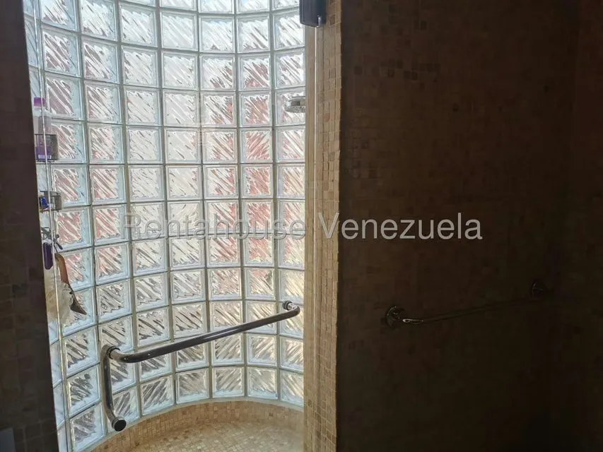 Anexo (Multiples Niveles) en Alquiler en Cumbres de Curumo, Distrito Metropolitano - 12