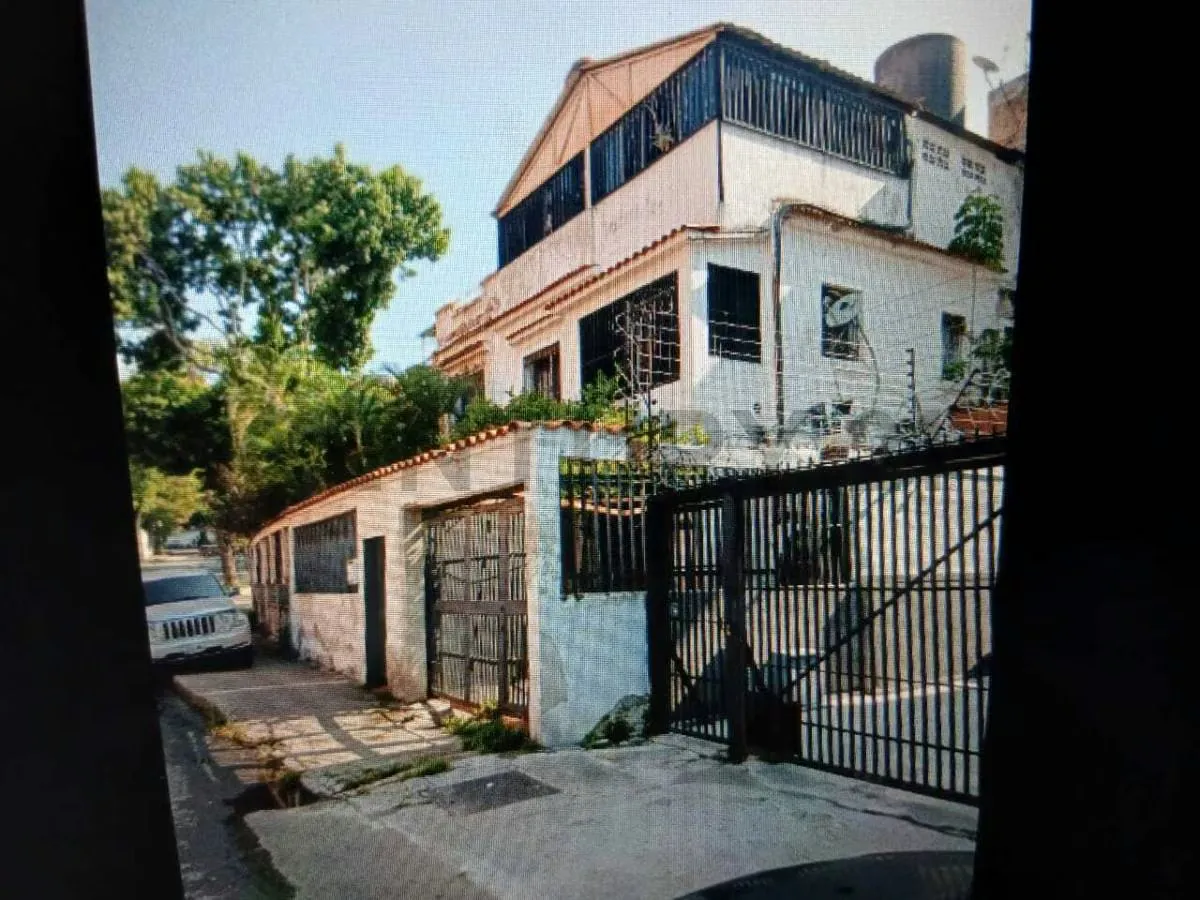 Casa en Bello Monte con gran potencial comercial
