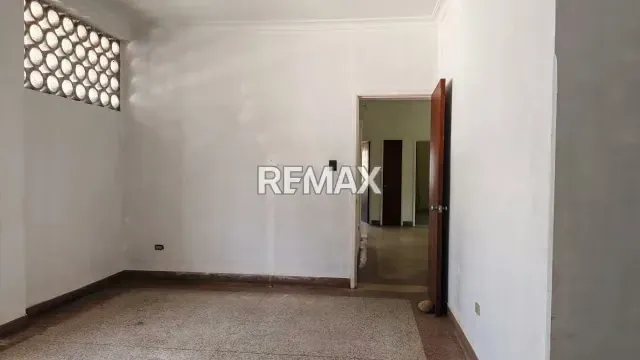 ALQUILER COMERCIAL AV VICTORIA 240MTS - 4