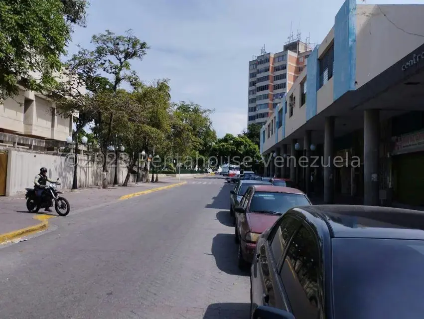 Comercial (Edificio) en Alquiler en Centro, Lara - 57