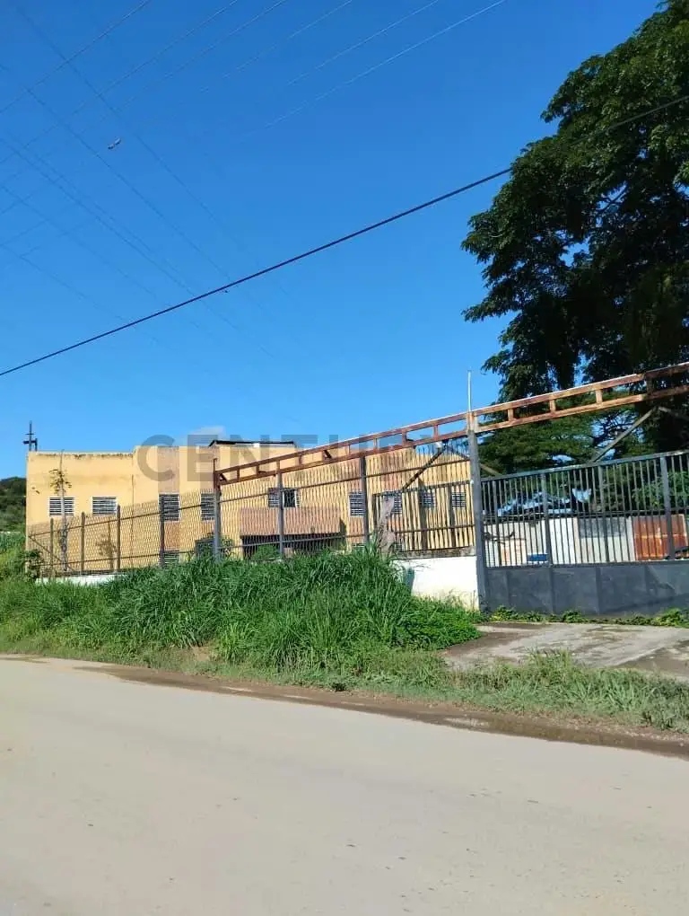 En Alquiler Terreno con Edificio Comercial