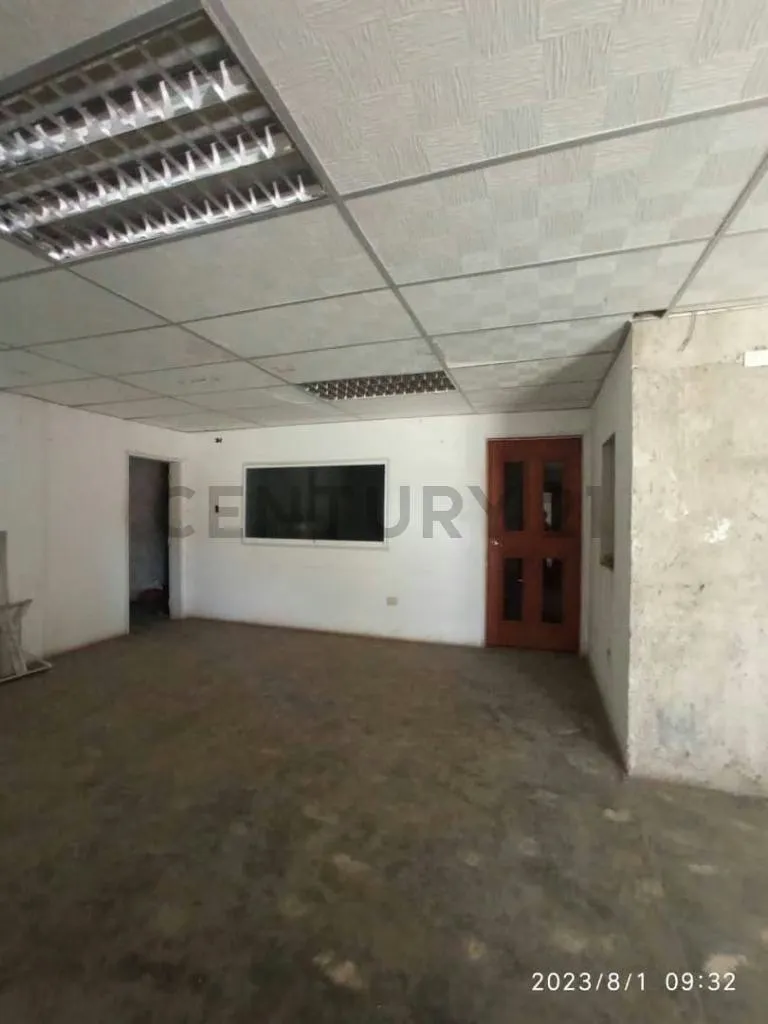 En Alquiler Terreno con Edificio Comercial - 4