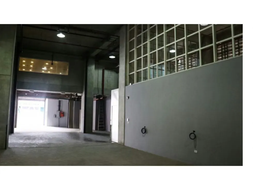 VENTA EDIFICIO INDUSTRIAL LOS RUICES 4833 M2 4 PISOS 8 BAÑOS - 8