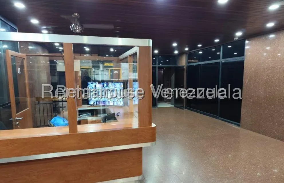 Oficina en Alquiler en Los Dos Caminos, Distrito Metropolitano - 5
