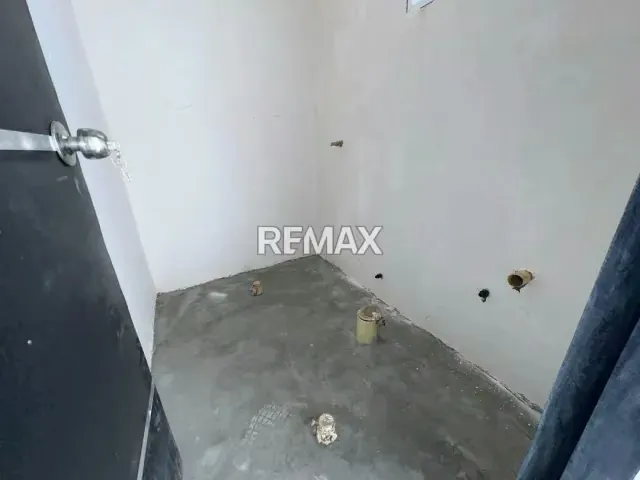 VENDE LOCALES COMERCIALES URB. LAS NACIONES SECTOR DELICIAS - 8