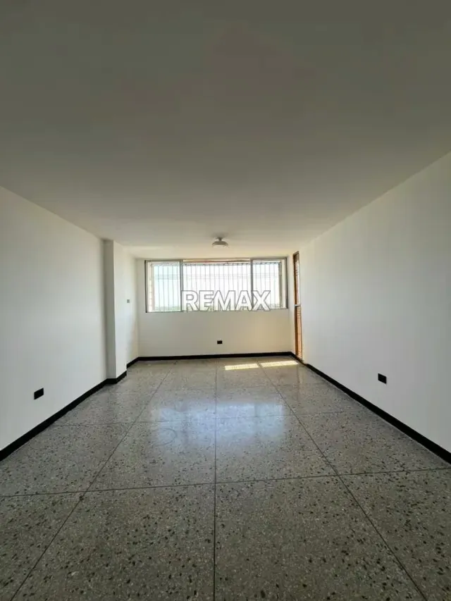 Apartamento en Venta Conjunto Residencial. La Florida Edif. Aragua - 3