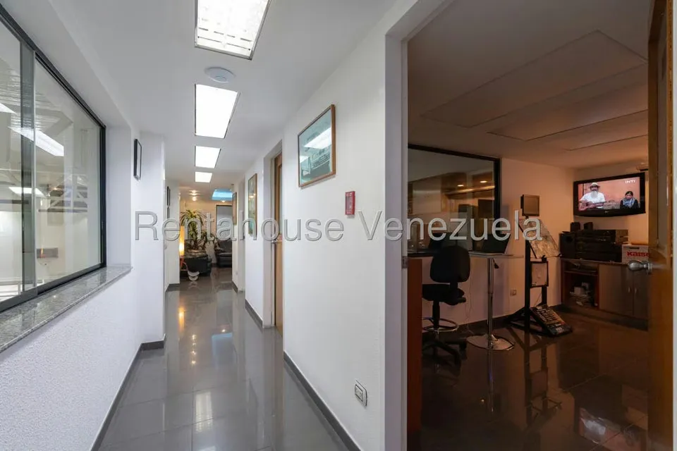 Local Comercial en Venta en Los Chaguaramos, Distrito Metropolitano - 35