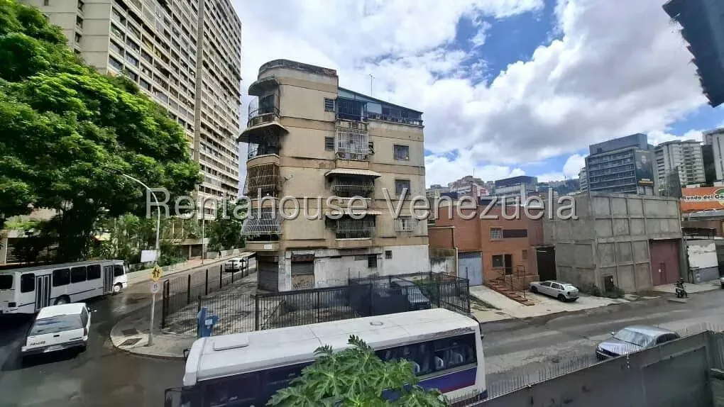 Casa (Duplex) en Venta en Bello Monte, Distrito Metropolitano - 26