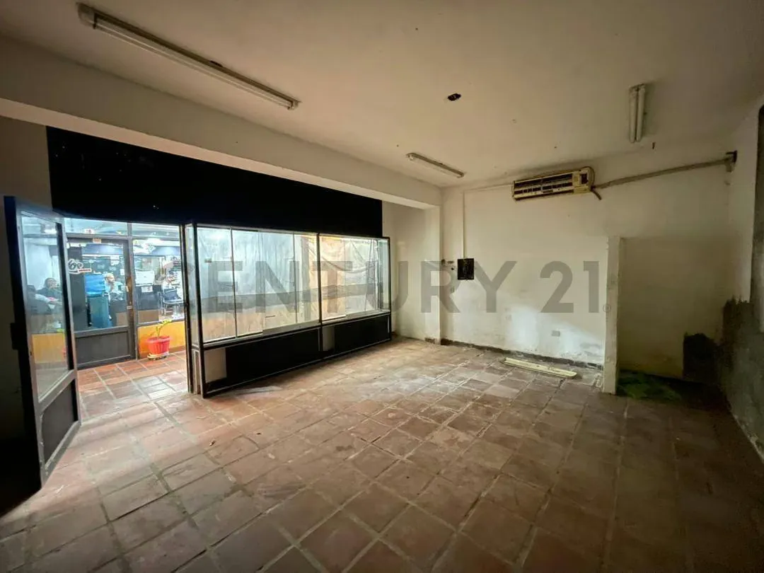 Century 21 ofrece en alquiler Local en el CC Paseo Colonial en Barcelona - 11
