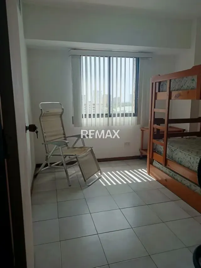 EN VENTA APARTAMENTO CON VISTA AL MAR PORLAMAR - 14
