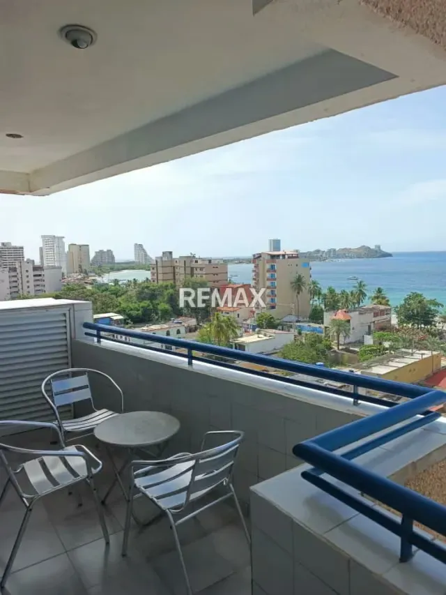 EN VENTA APARTAMENTO CON VISTA AL MAR PORLAMAR - 2