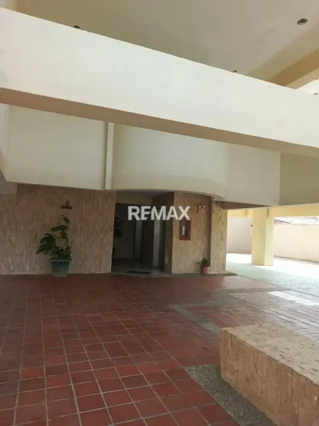 EN VENTA APARTAMENTO CON VISTA AL MAR PORLAMAR - 4