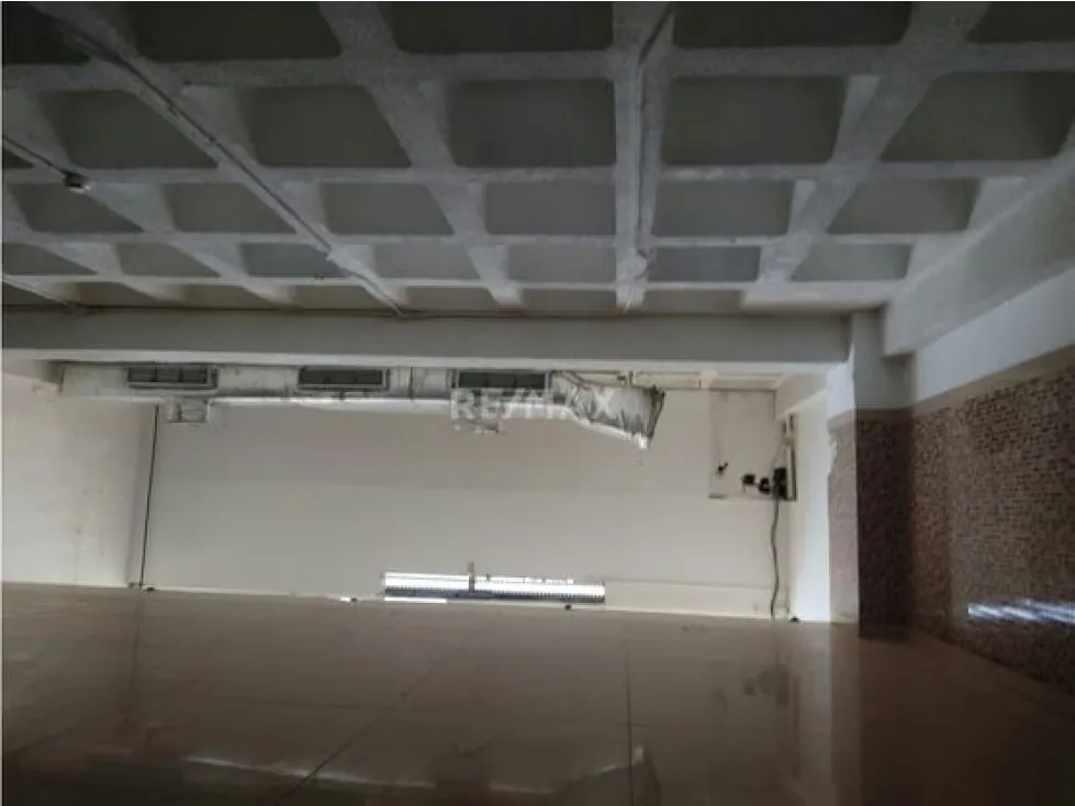 En Alquiler Local Comercial 130 mts2 Los Chaguaramos - 6