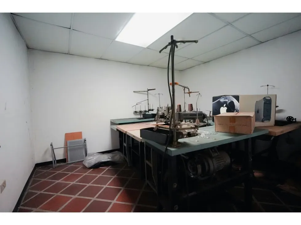 Se vende galpón 220m2 Sabana Grande 1444 - 9