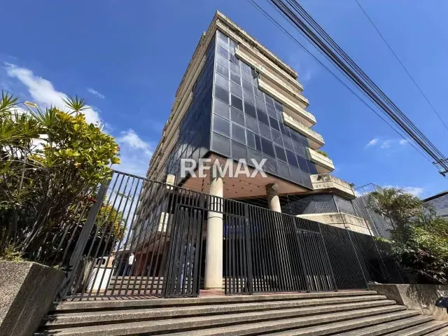 VENTA DE OFICINA EN BOLEITA SUR 2A, MUN. SUCRE