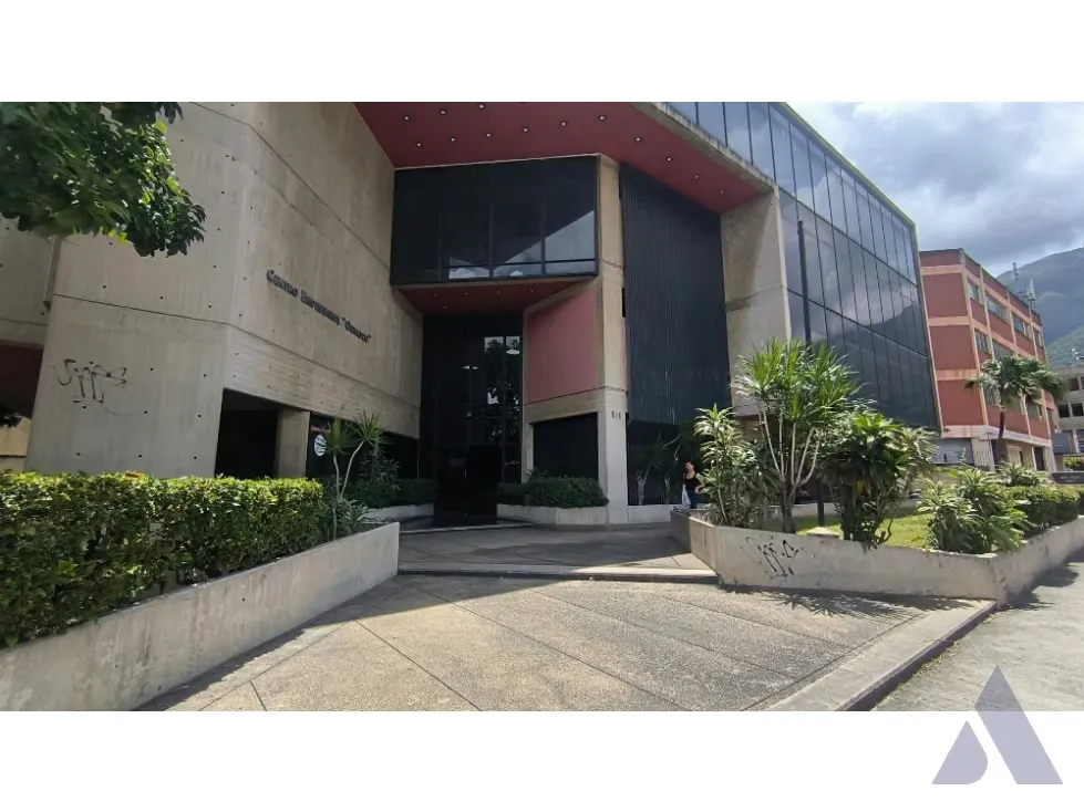 Vendo local/oficina a pie de calle 215m2 La Urbina 8550