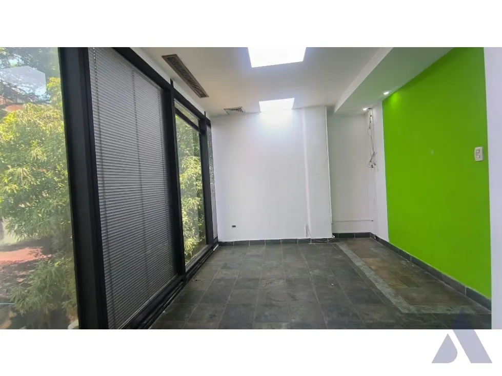 Vendo local/oficina a pie de calle 215m2 La Urbina 8550 - 11