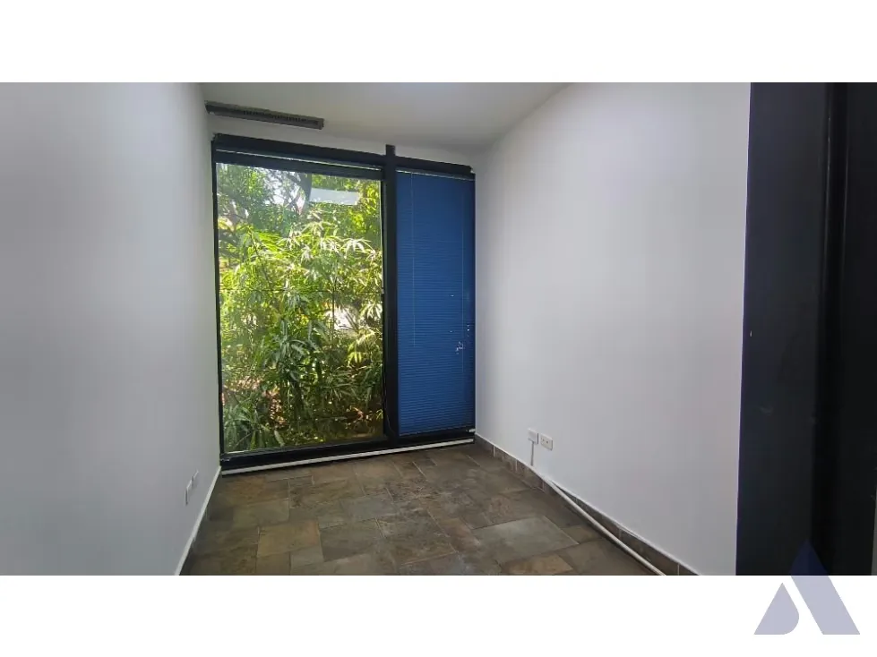 Vendo local/oficina a pie de calle 215m2 La Urbina 8550 - 14