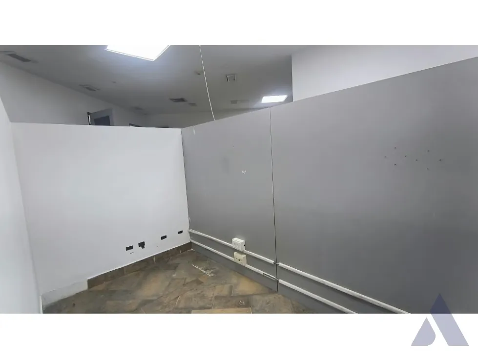 Vendo local/oficina a pie de calle 215m2 La Urbina 8550 - 15