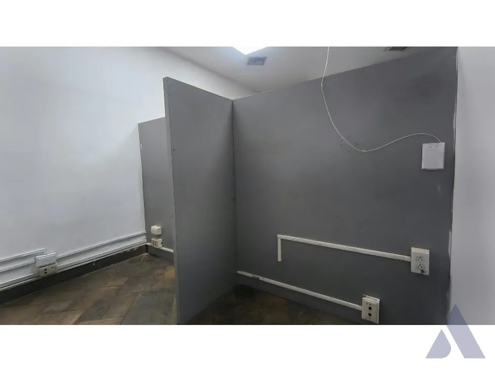 Vendo local/oficina a pie de calle 215m2 La Urbina 8550 - 16