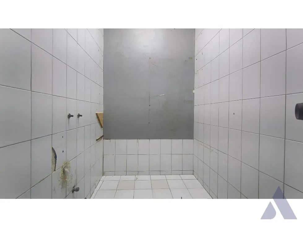 Vendo local/oficina a pie de calle 215m2 La Urbina 8550 - 19