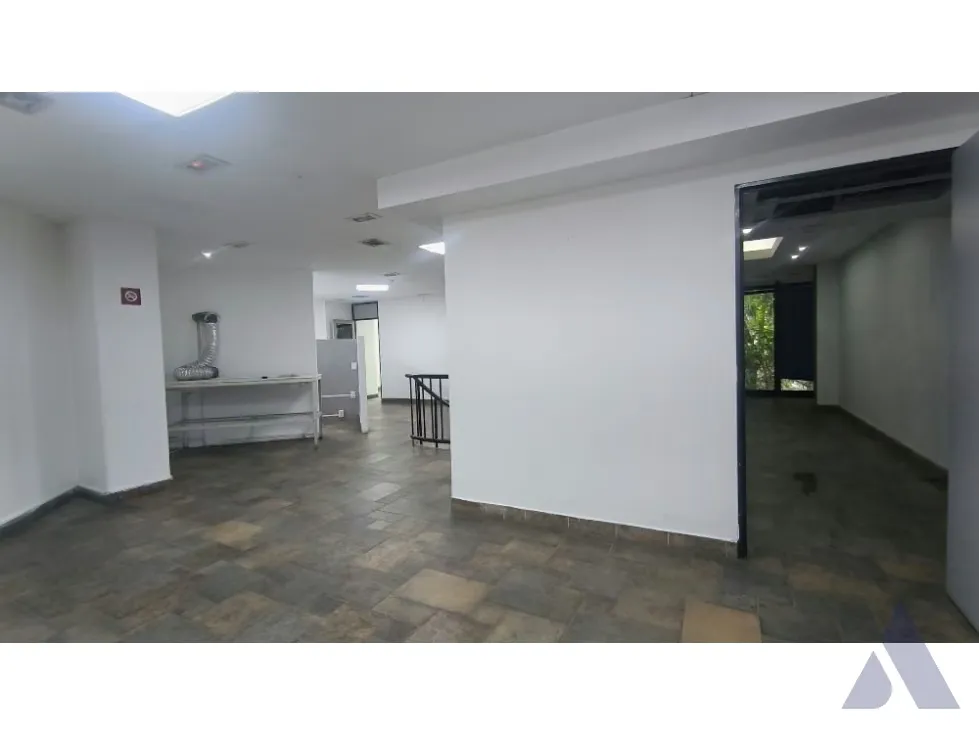 Vendo local/oficina a pie de calle 215m2 La Urbina 8550 - 7