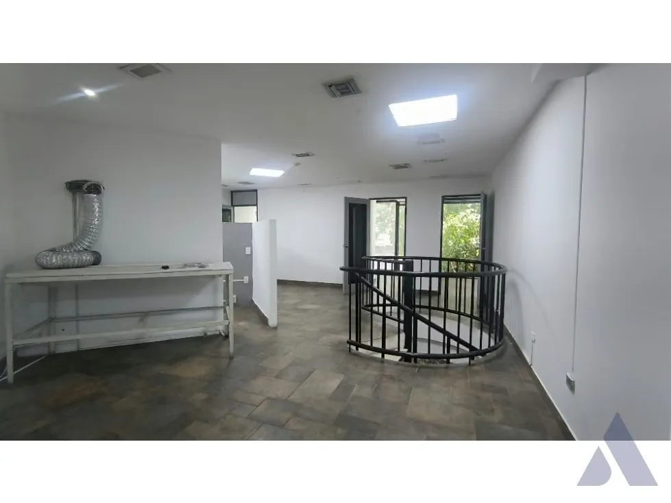 Vendo local/oficina a pie de calle 215m2 La Urbina 8550 - 8