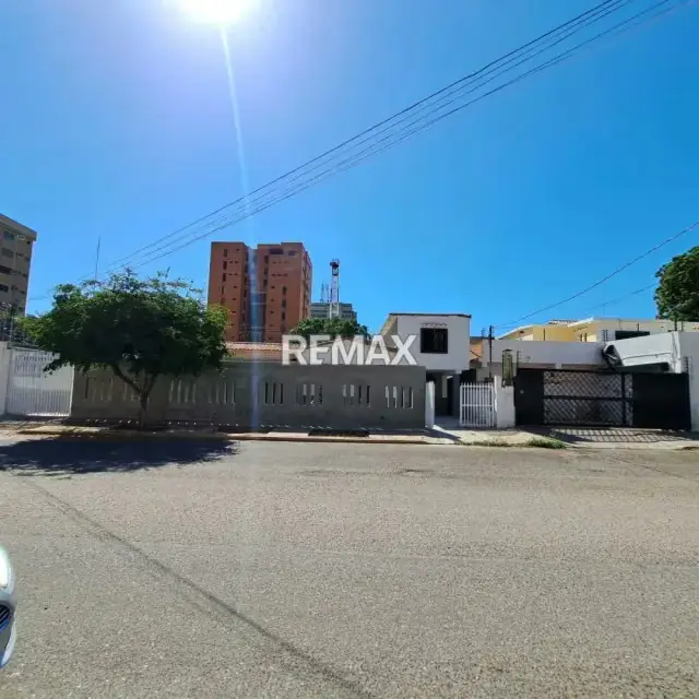 CASA COMERCIAL EN VENTA EN SECTOR TIERRA NEGRA, C.C. AVENTURA