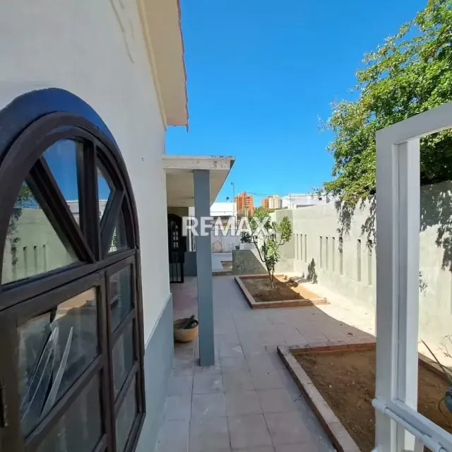 CASA COMERCIAL EN VENTA EN SECTOR TIERRA NEGRA, C.C. AVENTURA - 8