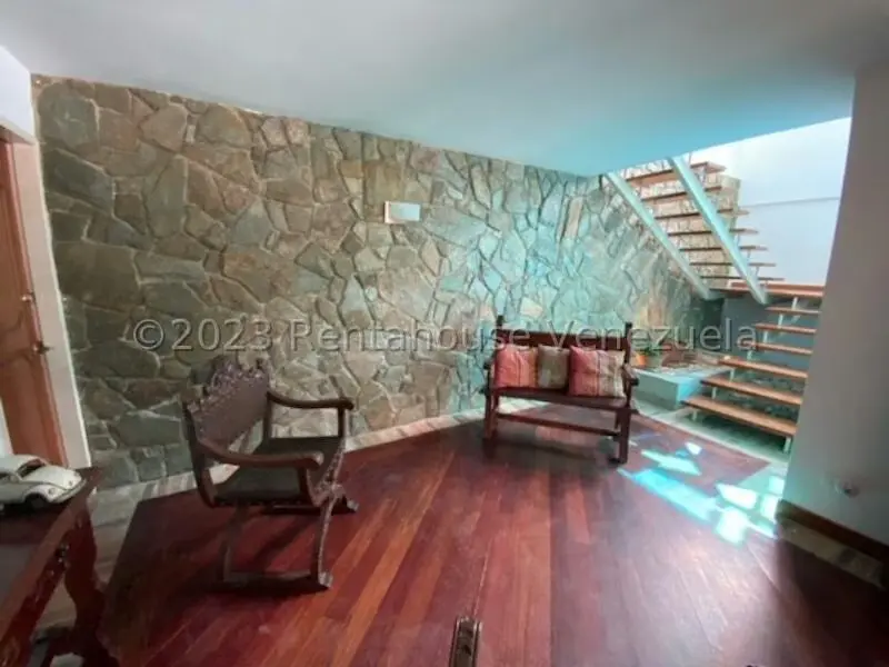 Casa (1 Nivel) en Venta en Prados del Este, Distrito Metropolitano - 2