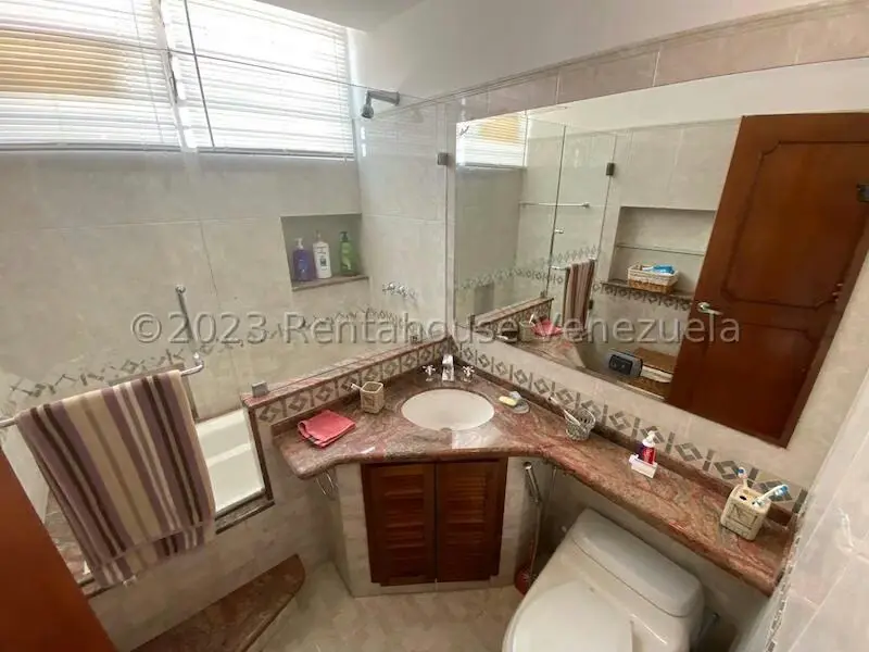 Casa (1 Nivel) en Venta en Prados del Este, Distrito Metropolitano - 53
