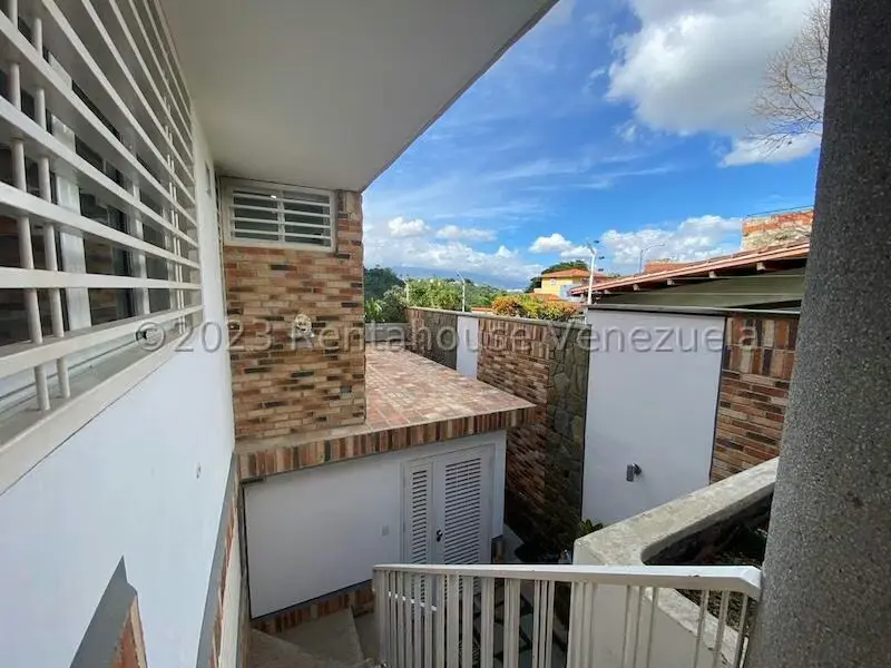 Casa (1 Nivel) en Venta en Prados del Este, Distrito Metropolitano - 69