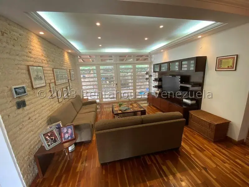 Casa (1 Nivel) en Venta en Prados del Este, Distrito Metropolitano - 8