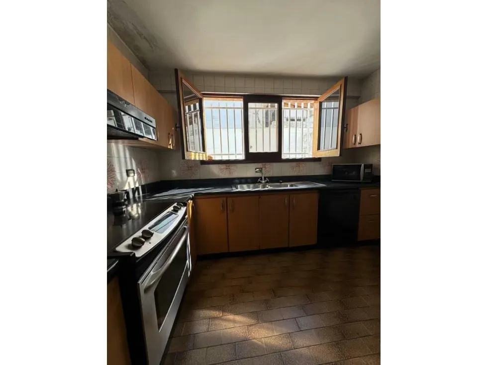 Vendo casa para remodelar 900m2 Colinas de Tamanaco 7221 - 13