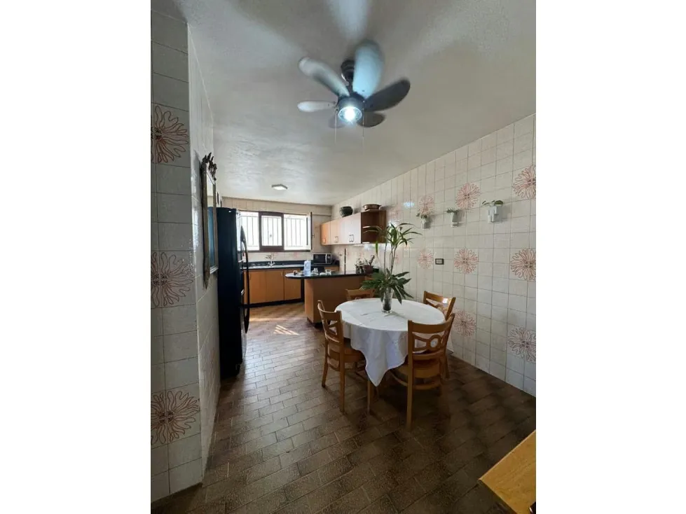 Vendo casa para remodelar 900m2 Colinas de Tamanaco 7221 - 15