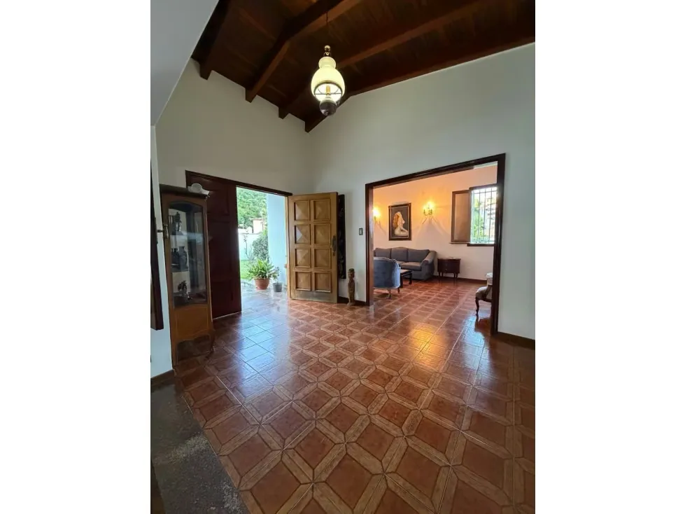 Vendo casa para remodelar 900m2 Colinas de Tamanaco 7221 - 3