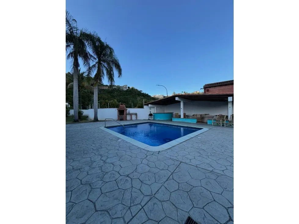 Vendo casa para remodelar 900m2 Colinas de Tamanaco 7221 - 26