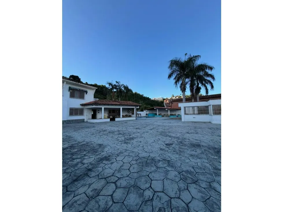 Vendo casa para remodelar 900m2 Colinas de Tamanaco 7221 - 28