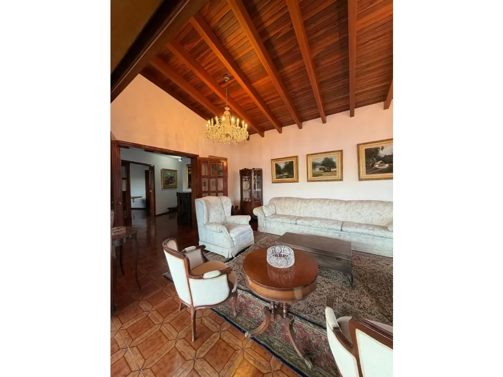 Vendo casa para remodelar 900m2 Colinas de Tamanaco 7221 - 7