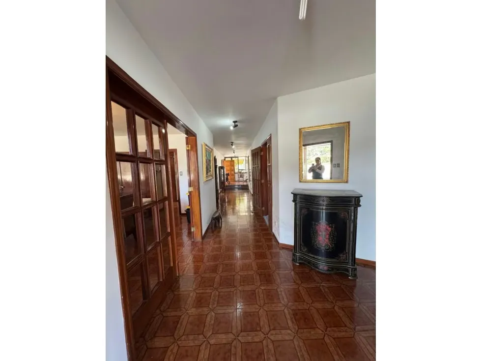 Vendo casa para remodelar 900m2 Colinas de Tamanaco 7221 - 9