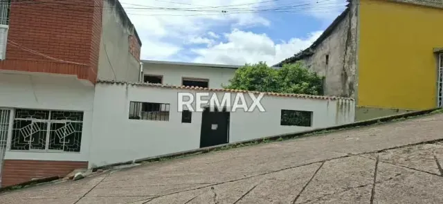 CASA EN VENTA EN LA ROMERA