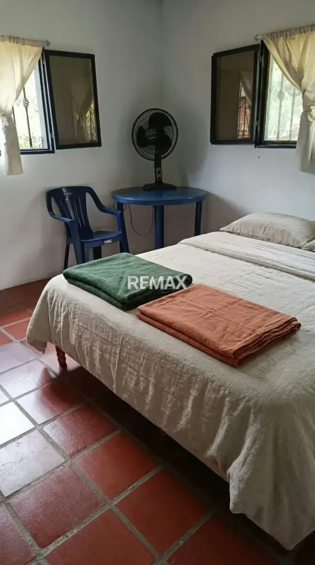 OPORTUNIDAD ÚNICA DE ALQUILER Y NEGOCIO EN CASA DE CAMPO Ubicación: Loma de Pánaga, a solo 20 minutos de San Cristóbal - 3