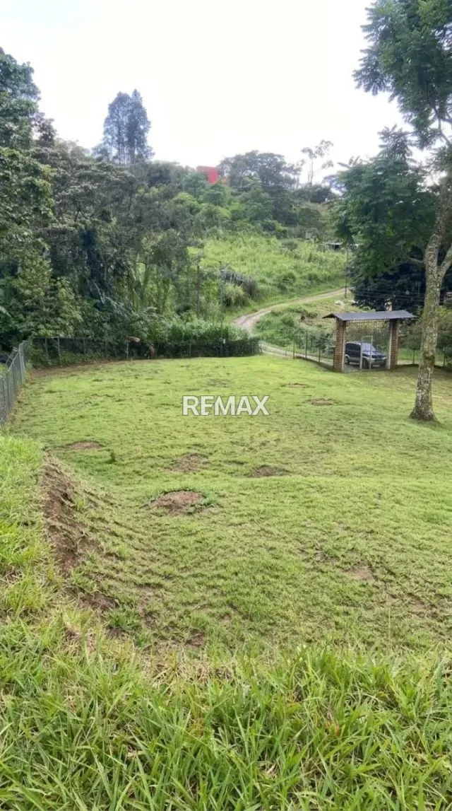 OPORTUNIDAD ÚNICA DE ALQUILER Y NEGOCIO EN CASA DE CAMPO Ubicación: Loma de Pánaga, a solo 20 minutos de San Cristóbal - 7