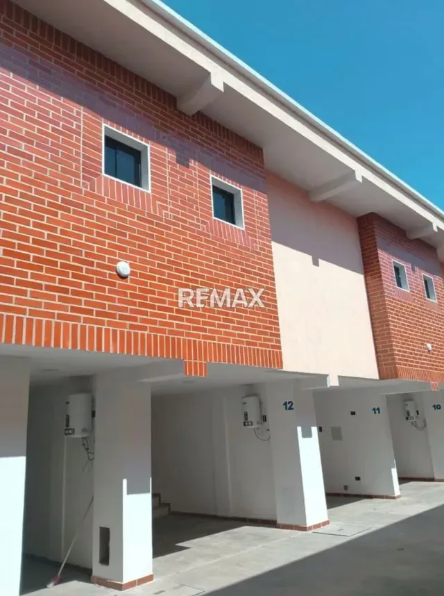Venta de Concesionario + Hotel a Pie de Calle Autopista Sector Los Caobos - 9