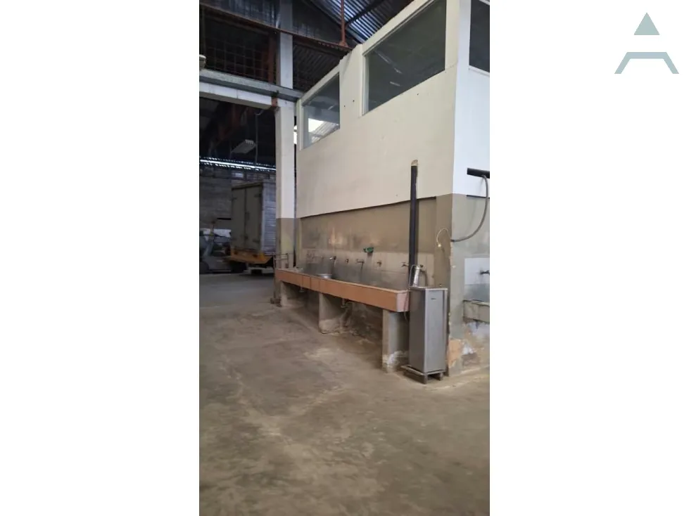 Se vende Galpon 2,700m² La Yaguara - 13