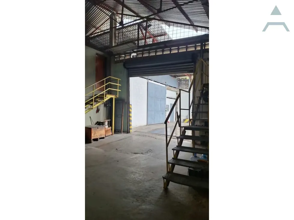 Se vende Galpon 2,700m² La Yaguara - 16